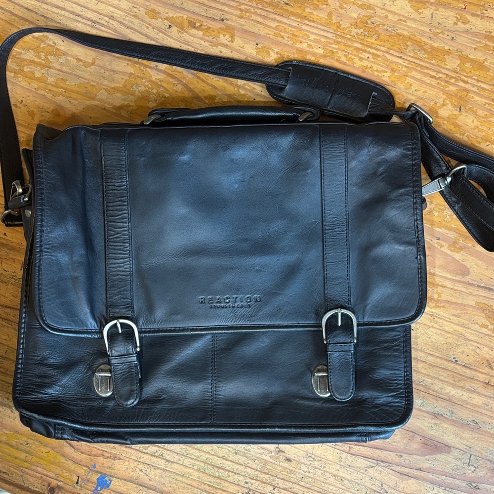 Kenneth Cole Reaction Dark Leather Messenger Bag